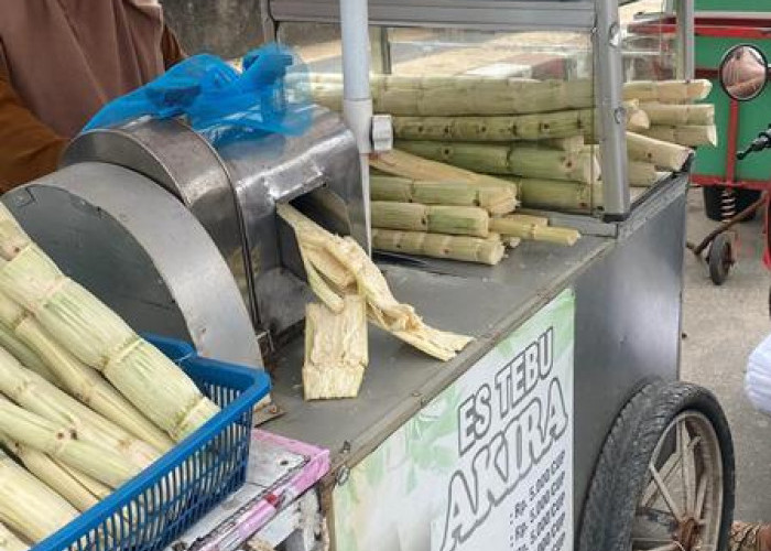 Es Tebu Akira Jadi Pilihan Takjil Segar Warga di Kawasan Penurunan Bengkulu