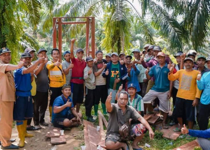 Bupati Seluma Tinjau Jembatan  Gunung Mesir, Apresiasi Swadaya dan Gotong Royong Masyarakat