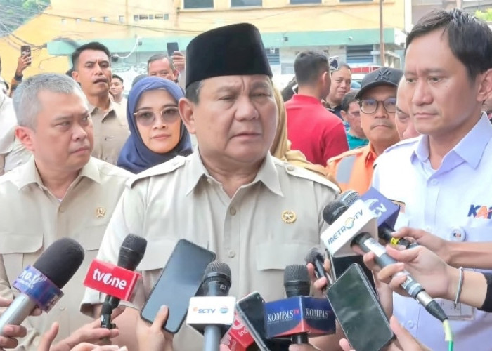 Presiden Prabowo Subianto  Jenguk Korban Kecelakaan KA di Bekasi