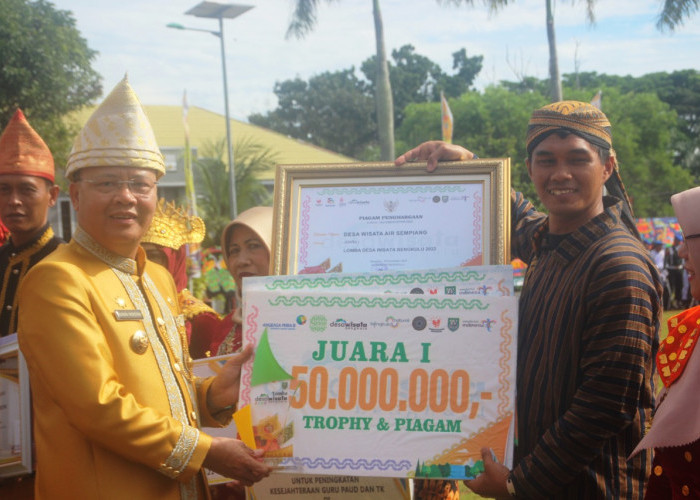 HUT Bengkulu ke 54 Tahun, Gubernur Bengkulu Berikan Penghargaan Pemenang Desa Wisata Terbaik