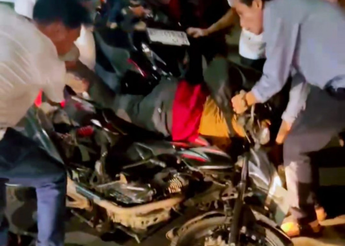 Bupati Kaur Sigap Bantu Korban Kecelakaan Lalu Lintas di Depan Indomaret Sukarame