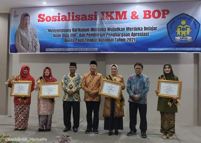 Bunda PAUD Bengkulu Utara   Raih Tiga Penghargaan  Nasional