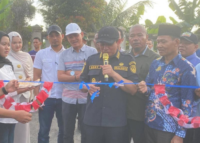 Warga  Gelar Syukuran Bersama Walikota, Jalan  di Perumahan Perindo Betungan Mulus