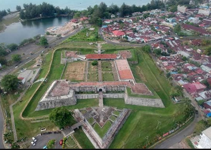 Pengunjung  Benteng Marlborough  Bengkulu Bisa Mencapai 500 Orang Sehari