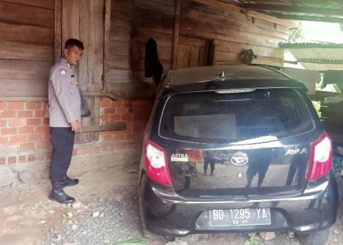 Diduga Hilang Kendali,  Ayla Tabrak Motor dan Rumah Warga Air Teras