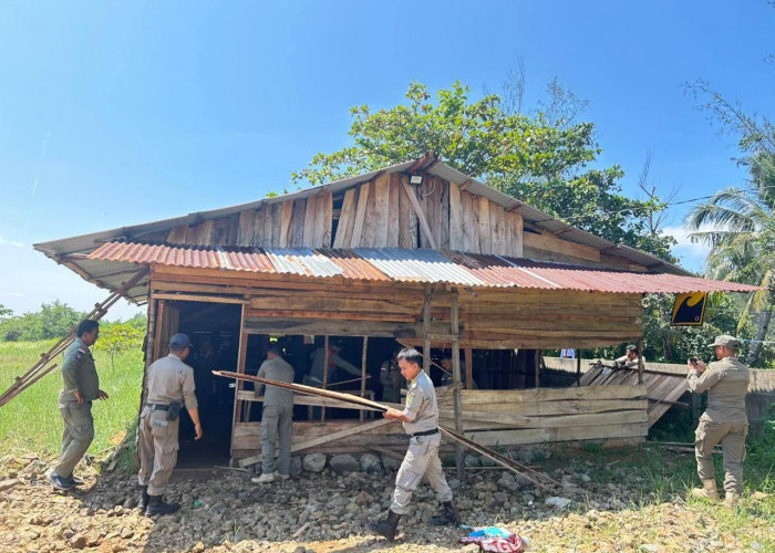 Warga Beringin Raya Resah, Satpol PP Kota Bengkulu  Bongkar Warung Remang-Remang