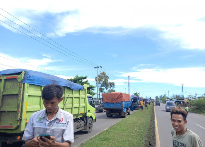  Agak Aneh, Angkutan Batu Bara Kembali Mengular Sampai di Simpang Kandis