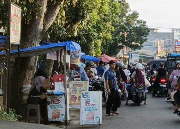 Jadi Buruan Warga Bengkulu, Segarnya Es Jeruk Peras Kalamansi Kampung Bali 