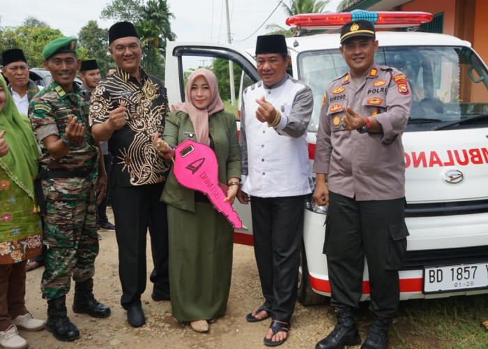 Wagub Rosjonsyah Serahkan   Bantuan 1 Mobil Ambulance ke Bengkulu Tengah