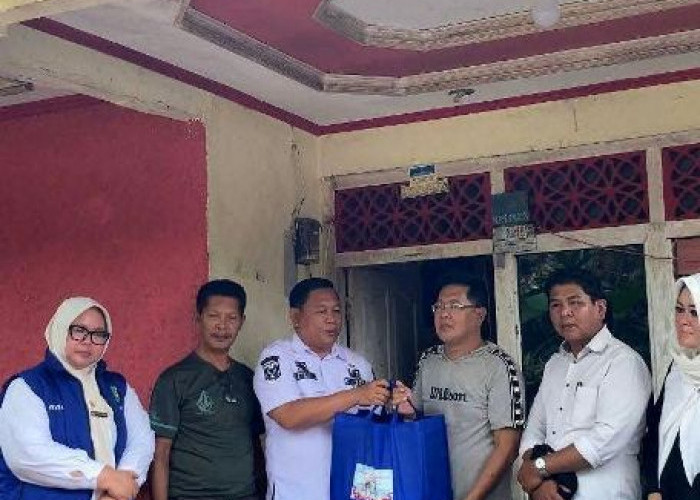 Dinas Sosial Kota Bengkulu Berikan Bantuan Kemanusiaan  untuk Korban Angin Kencang 