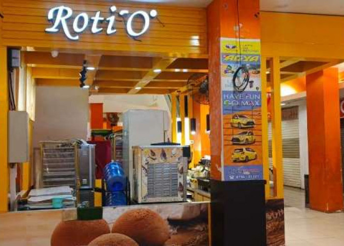 Melawan Arus Digital: Kisah Ketangguhan Toko Lisa, Roti O, dan Twenty One di Mega Mall Bengkulu