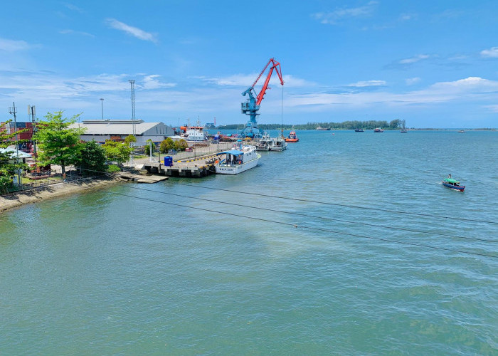 Aktivitas di Pelabuhan Pulau Baai Bengkulu Menghadapi Tantangan Serius Akibat Pendangkalan atau Sedimentasi