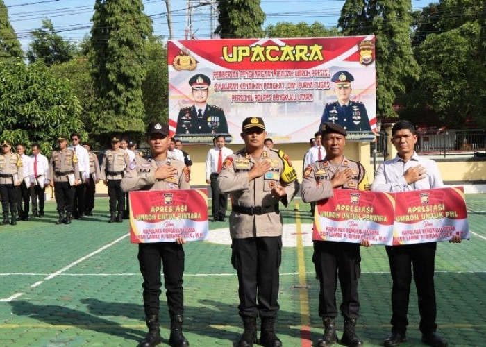 Kapolres Bengkulu Utara Beri Hadiah Umroh Presisi Kepada 3 Personel Berprestasi