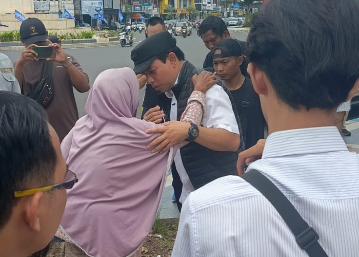 Respect! Tetap Rendah Hati Meski Sudah Memiliki Jabatan, Dedy Wahyudi Beri Pengertian Dengan Sabar Ke Gepeng