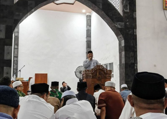 Safari Ramadan, Wakil Walikota Bengkulu  Serahkan Bantuan  di Masjid Al-A’raaf