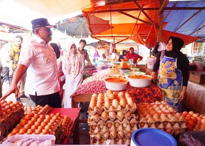  Bupati Mian Sidak Harga Sembako   di Pasar Purwodadi Arga Makmur