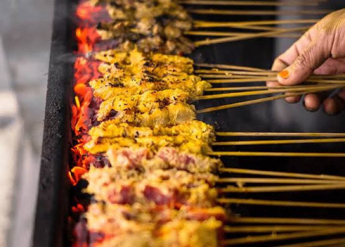 Sate Klopo, Kuliner Khas Indonesia Ini Menyajikan Aroma dan Rasa yang Gurih Menggugah Selera