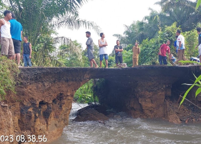 Berbahaya, Infrastruktur yang Rusak Akibat Banjir di Mukomuko Harus  Ditangani Segera 