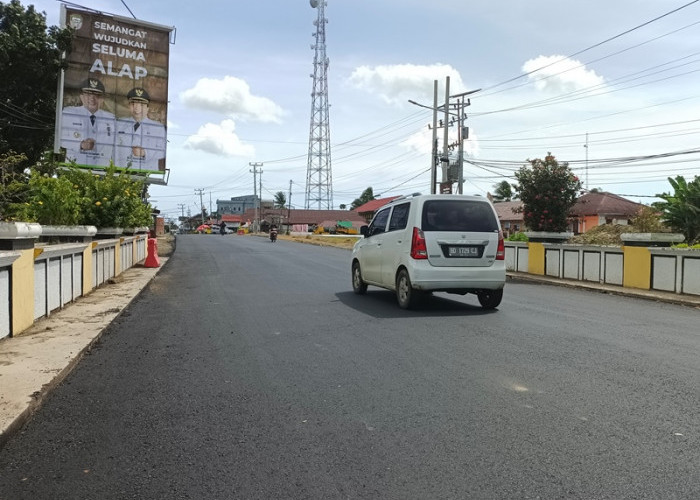 Jalan Merdeka Tais Sudah Mulus