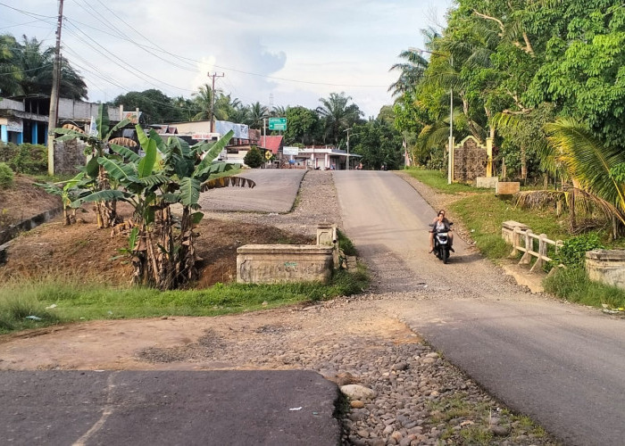 Warga Desa Kota Praja dengan Desa Agung Jaya Senang Pemkab Bangun Jembatan Jalan Dua Jalur SP6 Mukomuko