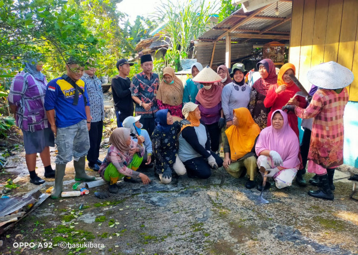  Pemdes Lubuk Saung Lakukan Normalisasi   Siring untuk Wujudkan Desa Sehat