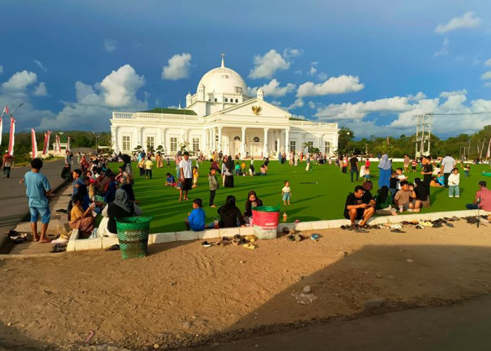 Pesona Gedung Merah Putih, Ikon Wisata Baru yang Mencuri Perhatian di Lebaran 2026