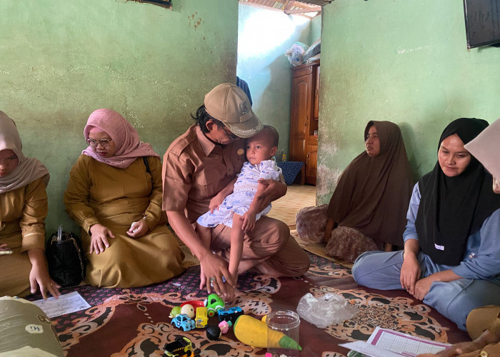 Pemdes Pasar Pino Datangi Anak Warganya yang  Terindikasi Stunting