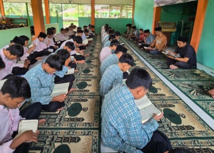 Tadarus Al- Quran Semarakkan Bulan Suci   Ramadhan di MTsN 2 Bengkulu Tengah