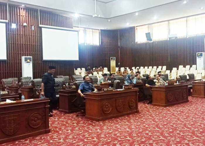  Rapat Paripurna DPRD Provinsi Bengkulu Memanas dan Diwarnai Walk Out 