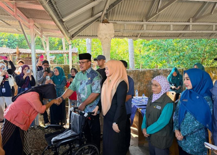 136 Masyarakat Desil 1 Sampai 5 di Bengkulu Selatan Terima Bantuan