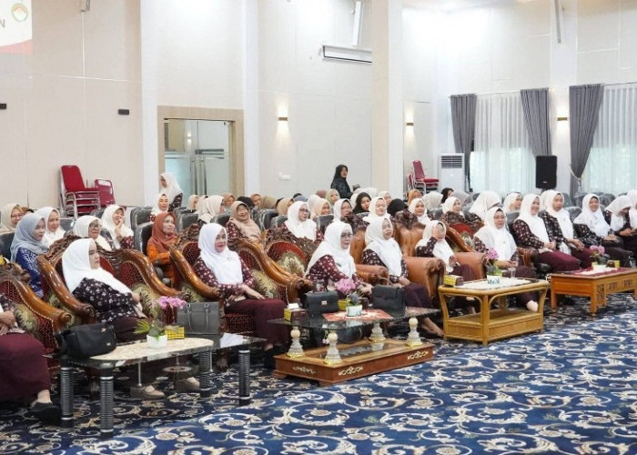 Dharma Wanita Persatuan Kota Bengkulu Belajar Membuat Fruit Tower