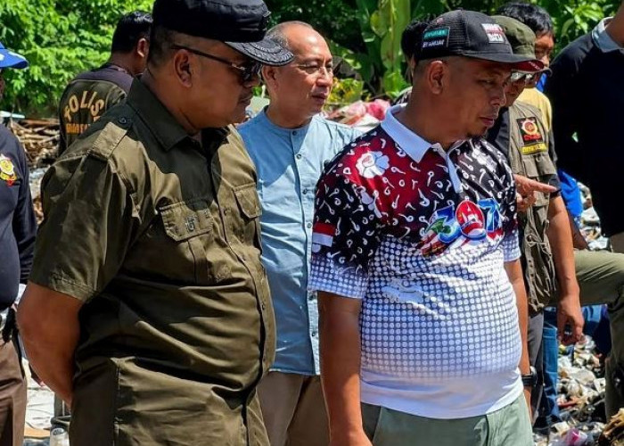 Bersih-Bersih Lingkungan, Pemkot Bengkulu Tertibkan TPS Liar di Jembatan Kecil