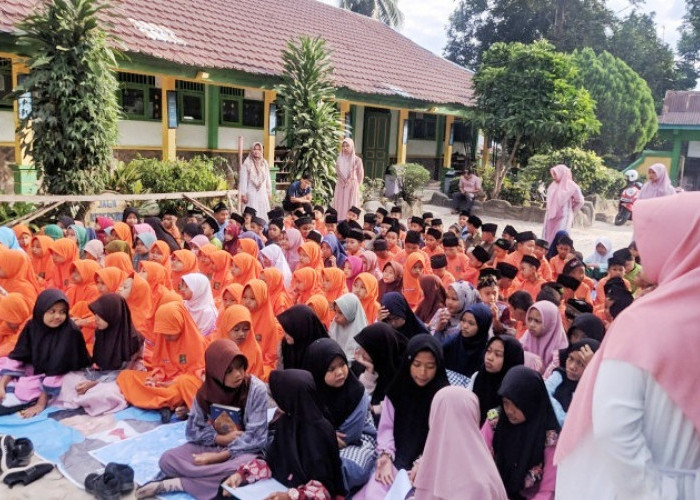 Murid  MIN 2 Bengkulu Tengah  Latihan Muhadarah