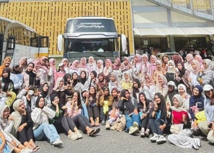 115 Mahasiswa Prodi Sendratasik Universitas Negeri Padang Kuliah Lapangan  di Kota Bengkulu