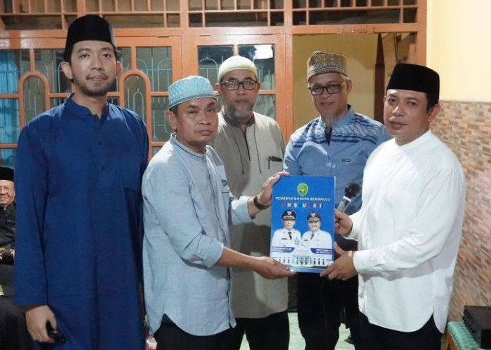 Bentuk Empati Nyata, Walikota Bengkulu Takziah dan Serahkan Dokumen Kematian Warga
