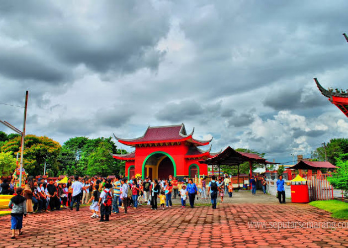 Mengenal Sam Poo Kong, Tempat Wisata Religi Warga Konghucu di Semarang, banyak spot foto yang indah 