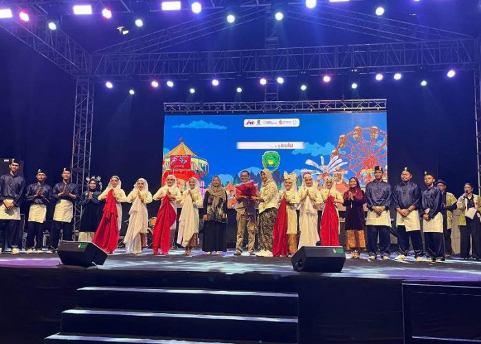 Pentas Budaya, Penampilan Tari Putra Putri Daerah Asli Kota Bengkulu Tarik Perhatian Banyak Penonton