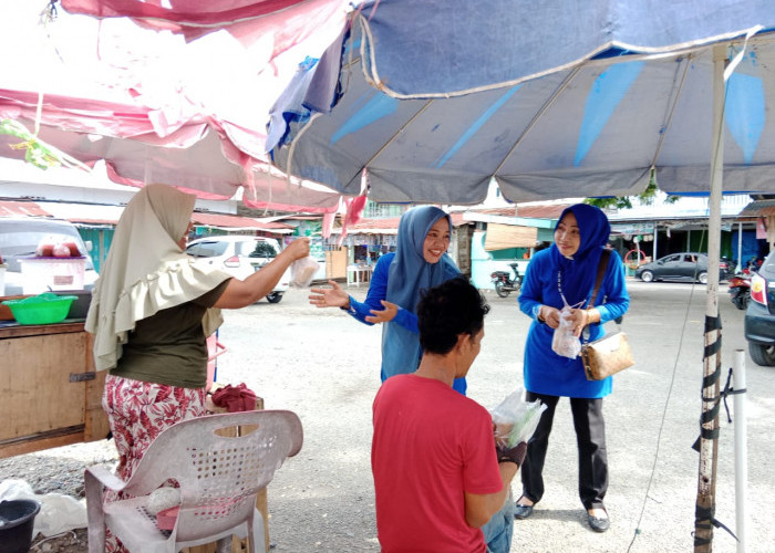 Percepat Warga Berbuka, TP PKK Bengkulu Selatan Bagikan 500 Paket Bukoan