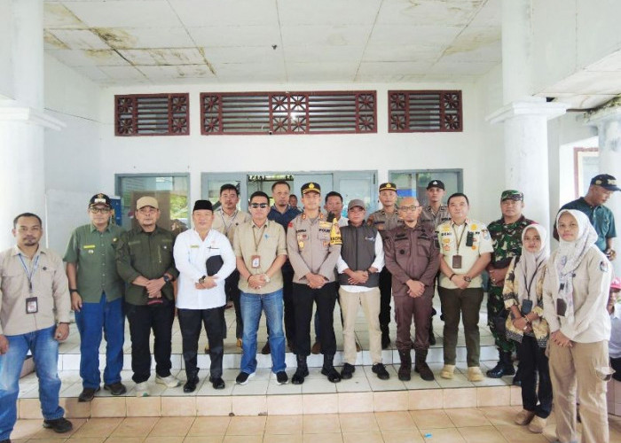 Patroli Gabungan  Pantau Pelaksanaan Rekapitulasi di Kecamatan Kelam Tengah