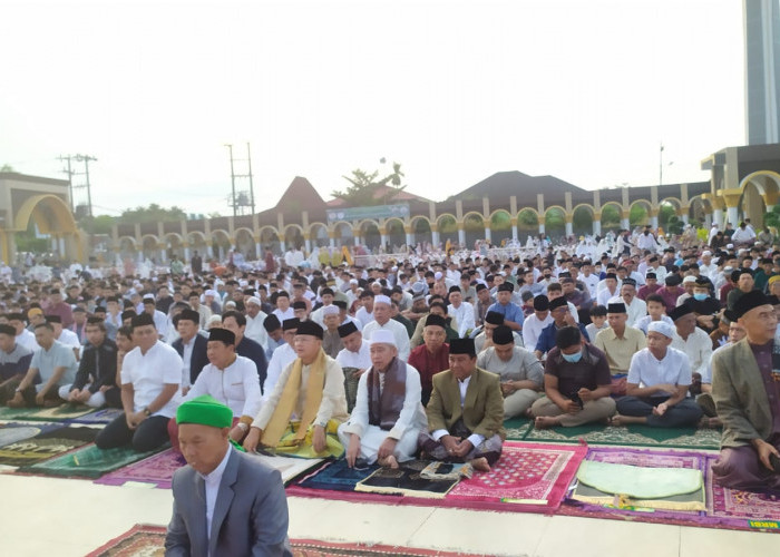 Gubernur Bengkulu Salat Idul Fitri di Masjid Baitul Izzah