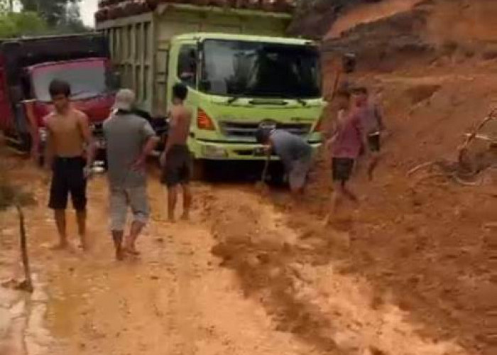  Jalan Desa Nanti Agung - Padang Serunaian Tertutup Longsor