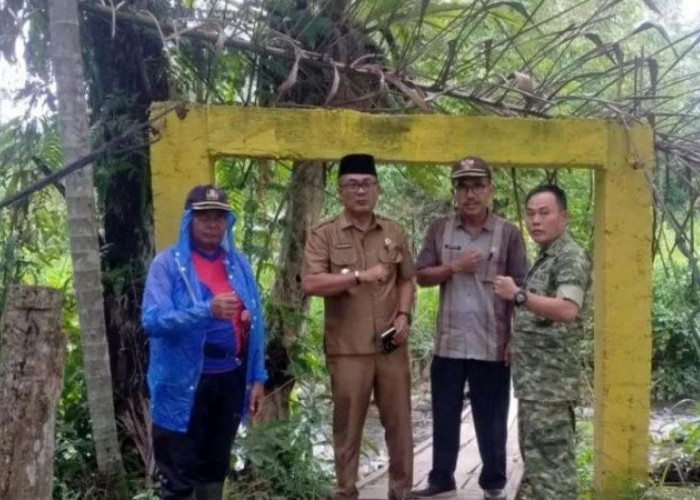 Danramil 408-05 Manna Pantau Progres Jembatan Gantung Garuda