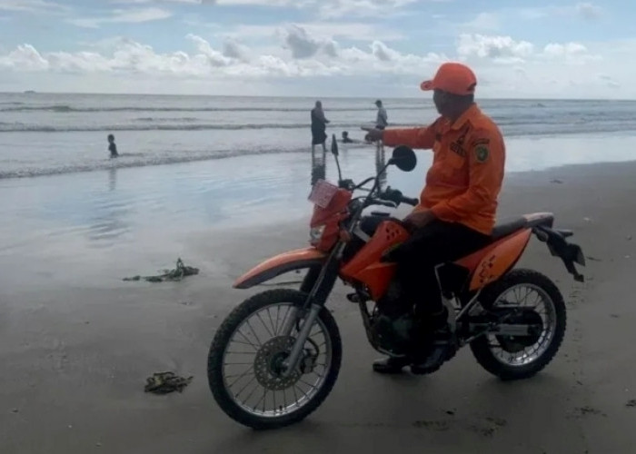 BPBD Kota Bengkulu Pantau Langsung Wisatawan dari Bibir Pantai hingga Perairan