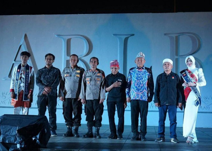 Tony Elfian Saksikan Acara  Tabuh Dhol  di Benteng Marlborough