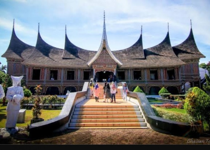 10 Destinasi Tempat Wisata di Padang Sumatera Barat Yang Cocok Untuk Ide Liburan Bersama Keluarga Tersayang
