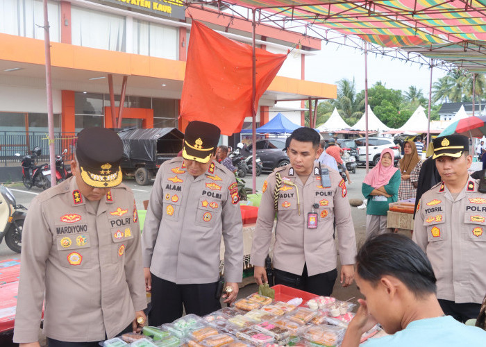 Cek Kesiapan Jalur Ops Ketupat 2026, Kapolda Bengkulu Berbagi Takjil dan Tarawih Bersama Warga Kaur