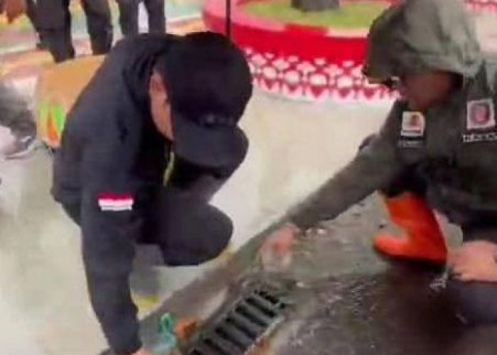 Walikota Bengkulu Temukan Drainase  Tersumbat Sampah Plastik di Belungguk Point Saat Sidak