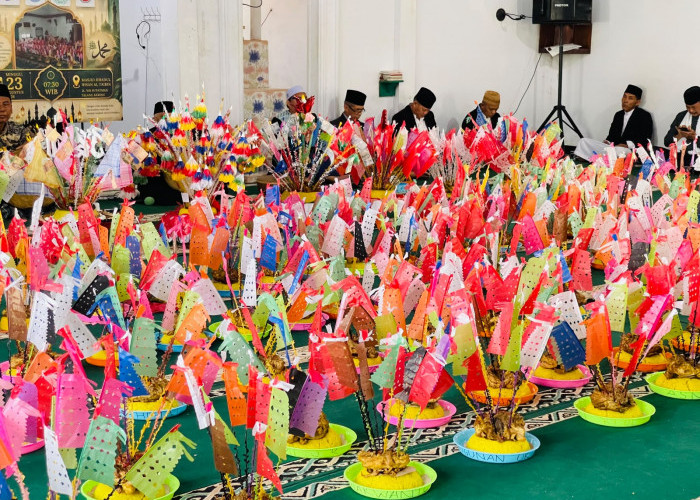 Warga Talang Kering Arak Ratusan Nasi Jambar Sambut Peringatan Maulid Nabi