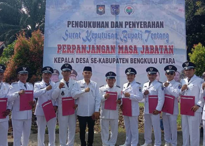 12 Orang Kades di Kecamatan Batik Nau Bersyukur,  Terima SK Perpanjangan Masa Jabatan