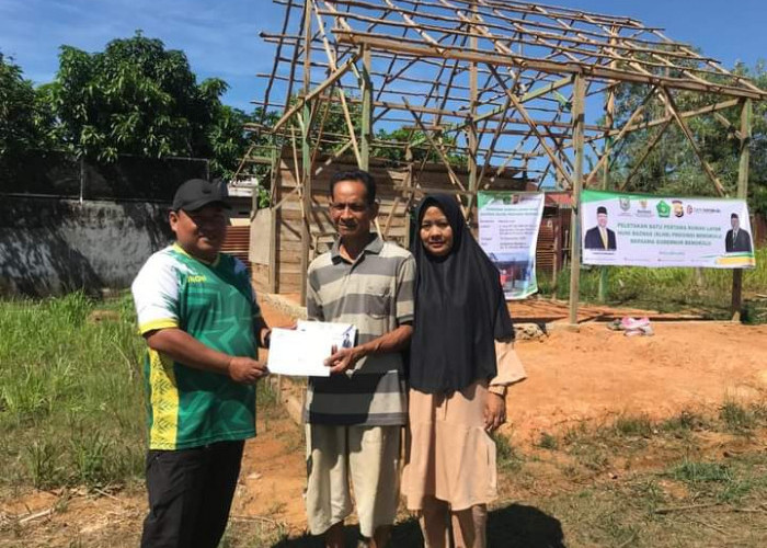 Warga Kota Bengkulu Bahagia Dapat Bantuan Rumah Layak Huni dari Baznas Provinsi Bengkulu 